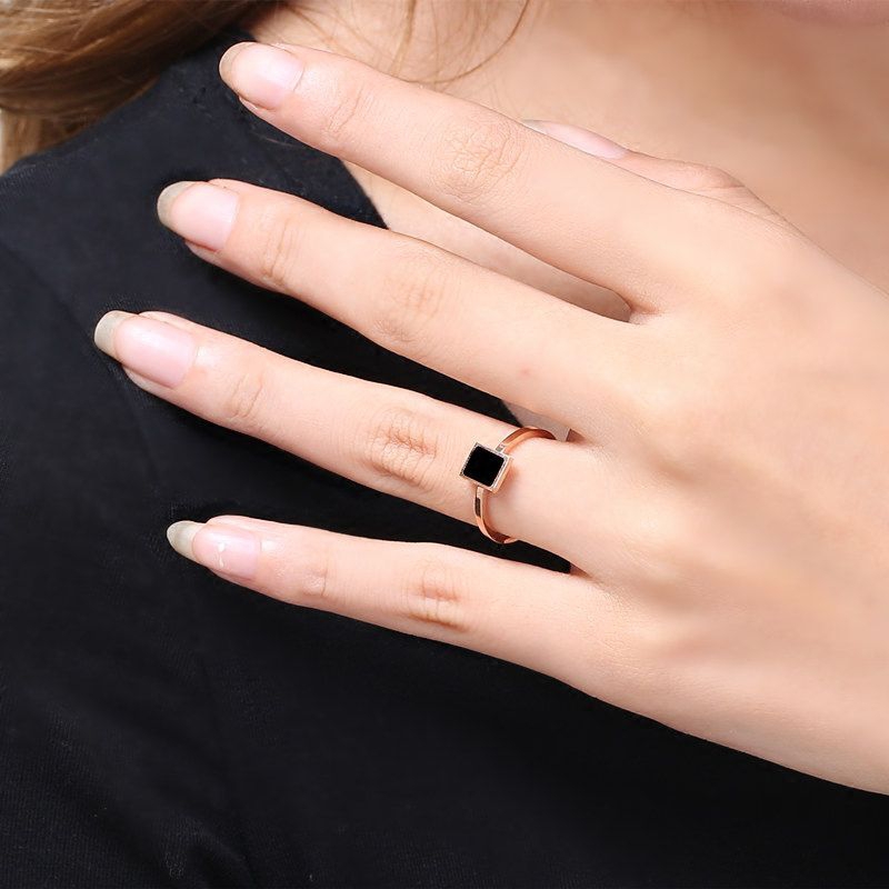 CINCIN TITANIUM WANITA MOTIF KOTAK KECIL HITAM VIRAL