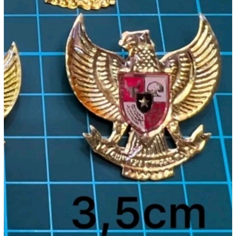 Pin Garuda 3.5 cm resin bijian