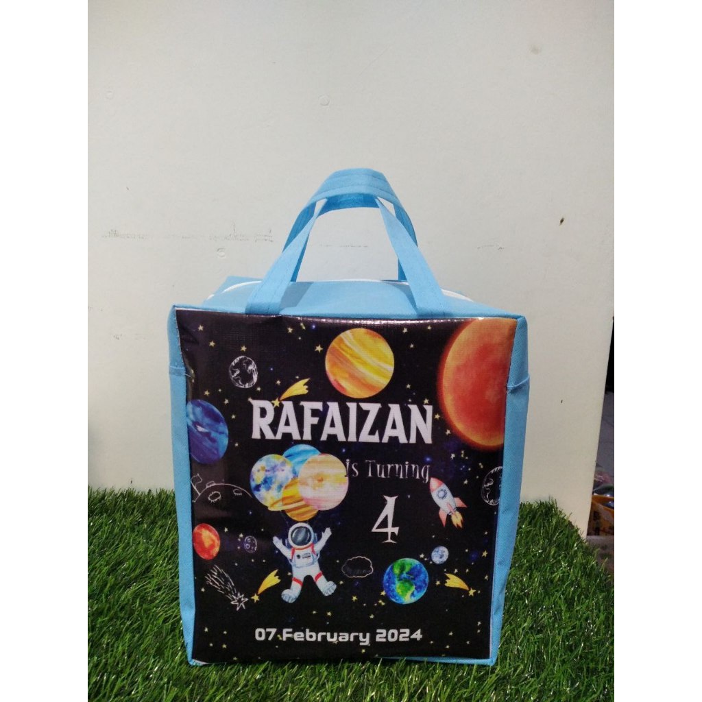 

Tas resleting muat box kfc ukuran 20x13x25