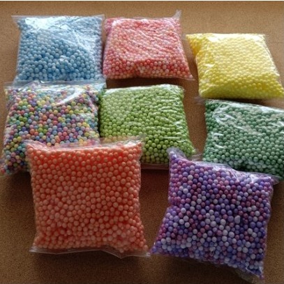 Butiran gabus styrofoam warna