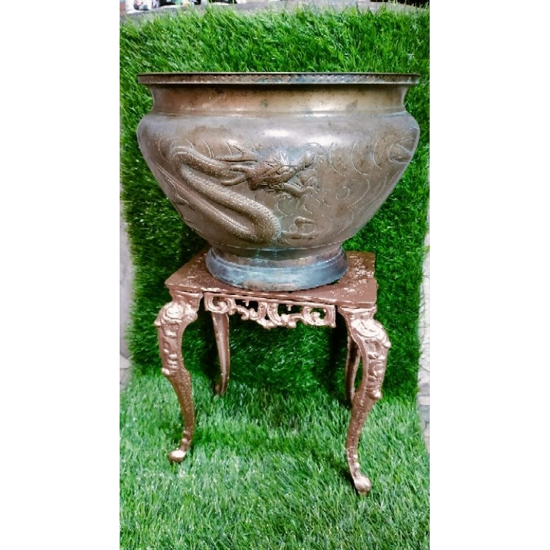 guci bokor antik kuno ukiran timbul