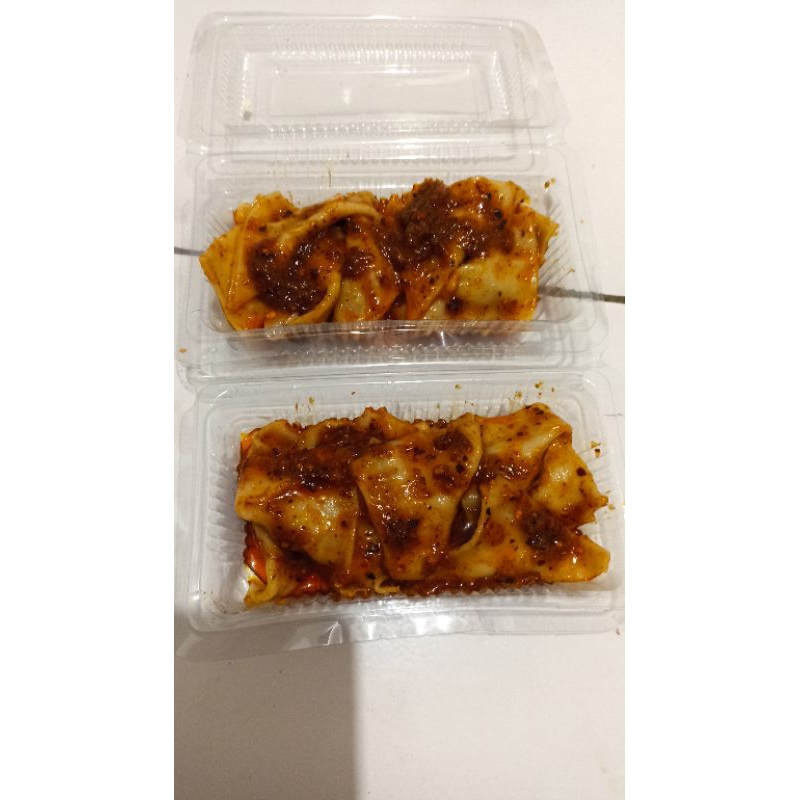 

wonton, pangsit mini, chili oil