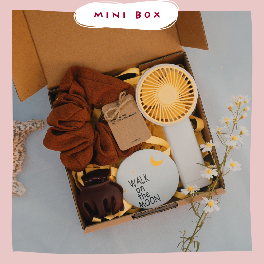 

(MINI BOX) Hampers Lucu Aesthetic Exclusive Gift Box Kado Cewek Ulang Tahun Wisuda Lebaran Anniv