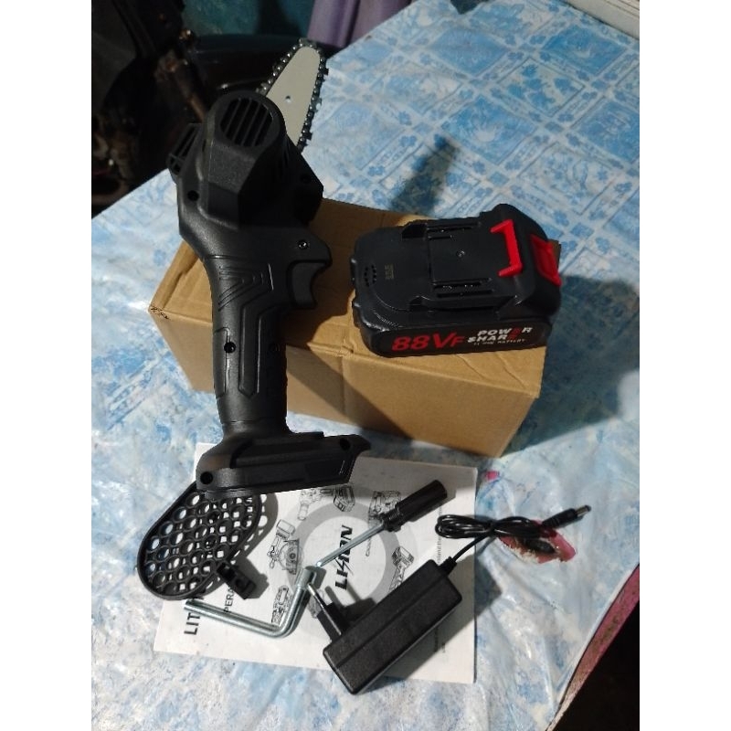 gergaji chainsaw baterai cordless.