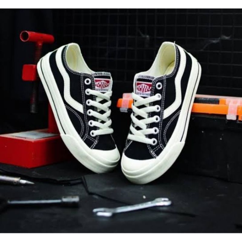 SEPATU PRIA /SEPATU KICKERS PRIA /SEPATU SANTAI /CUCI GUDANG /