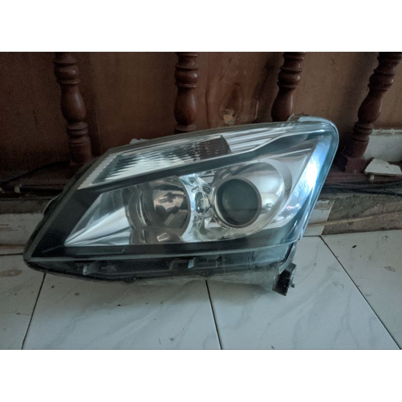 headlamp lampu depan isuzu MU-X dmax 2016