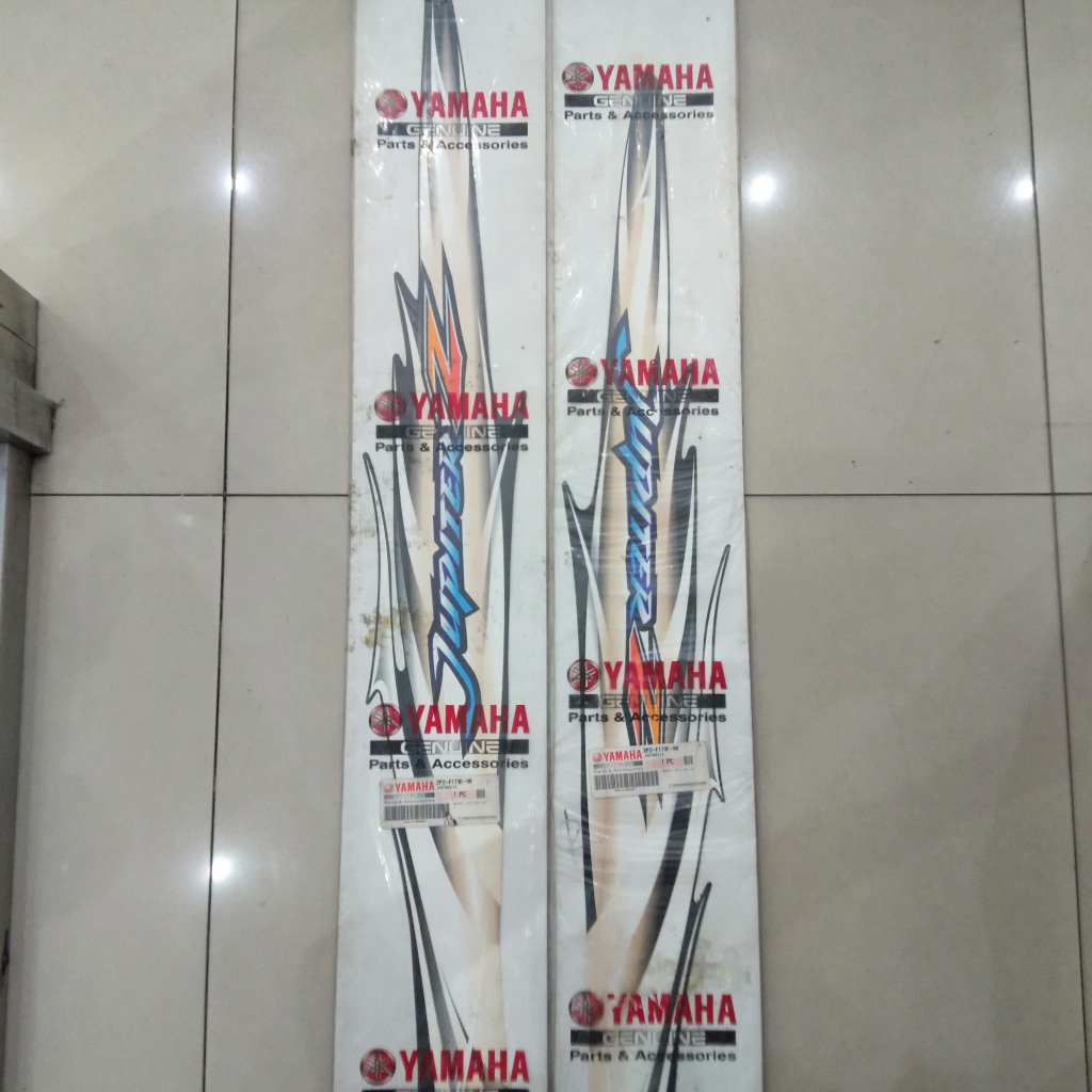 GRAPHIC 1 & 2 (UR S3 2007) 2P23 / STIKER BODY BELAKANG KANAN KIRI - JUPITER Z BURHAN 2007 SILVER ( 2