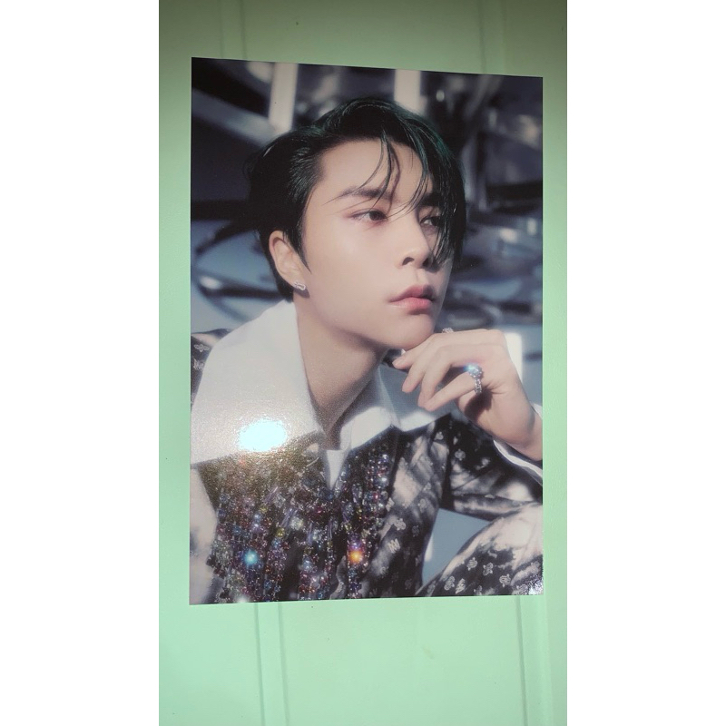 Polaroid johnny NCT 127