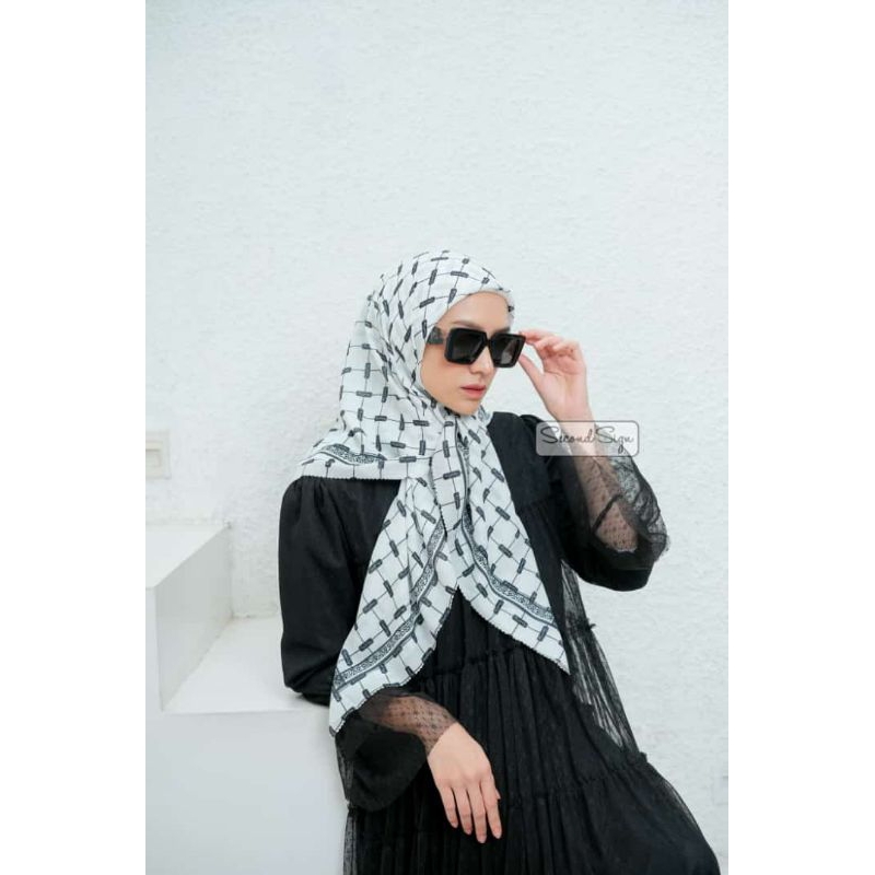 Hijab//Jilbab//Kerudung Second sign Scraf Monogram