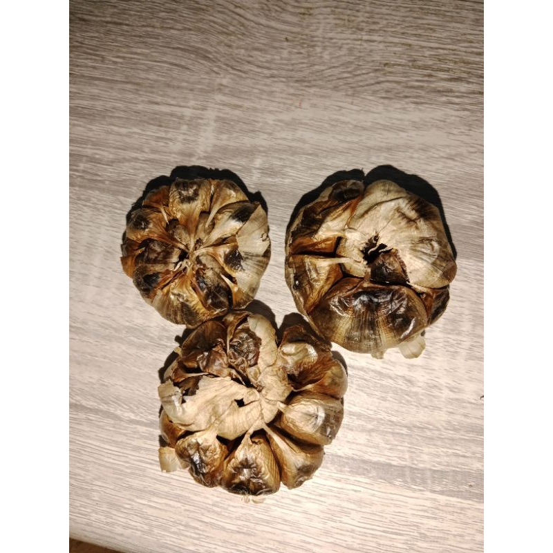 

Bawang hitam (Black garlic) permentasi bawang puti kating.