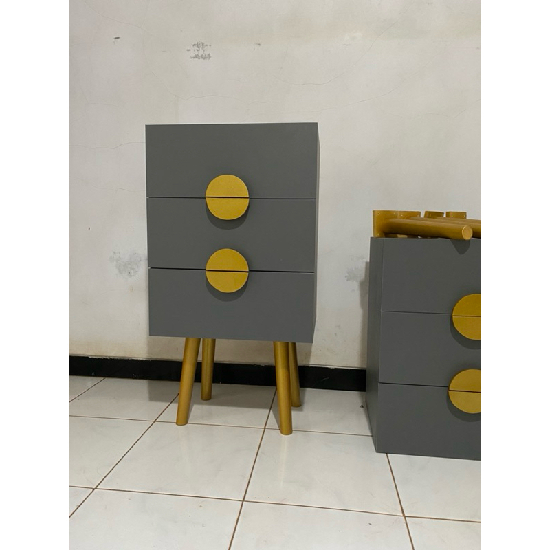Meja nakas 3 laci kamar tidur