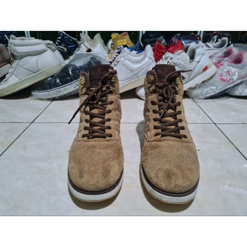 sepatu bekas adinda kulit suede