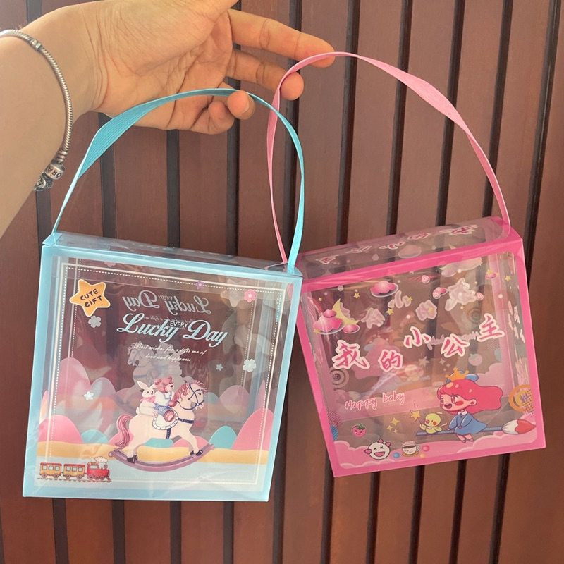 

Goodie Bag Unicorn Ulang Tahun Anak Transparan / Paperbag Ulang Tahun Anak Cewek cowok Plastik Mika Tebal / Tas Hadiah Sovenir Ulang Tahun Besar dan Kecil Hampers Fairy