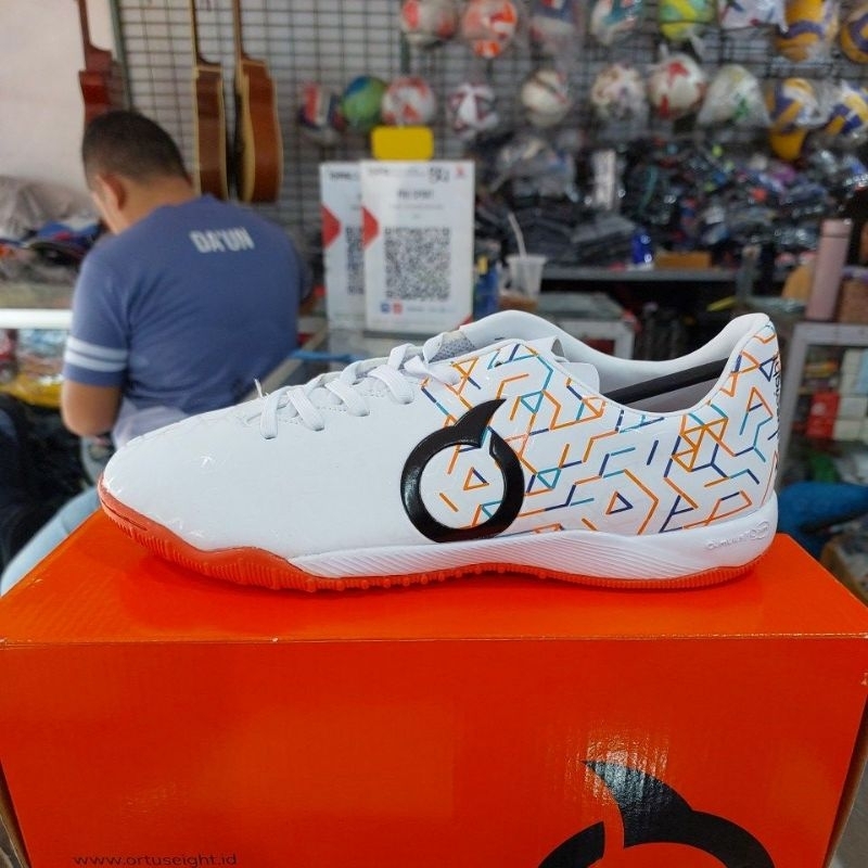 Sepatu Futsal Ortuseight Catalyst Weave IN