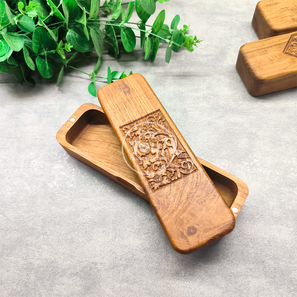 

Jrahi Dusgrip (Pen Box) Teakwood Aesthetic Berkulitas Ekspor, Tempat Pensil atau Pena Multifungsi Lucu, Unik, Simple dan Elegant Bisa Custom Gravir (NAMA) Kayu Jati.