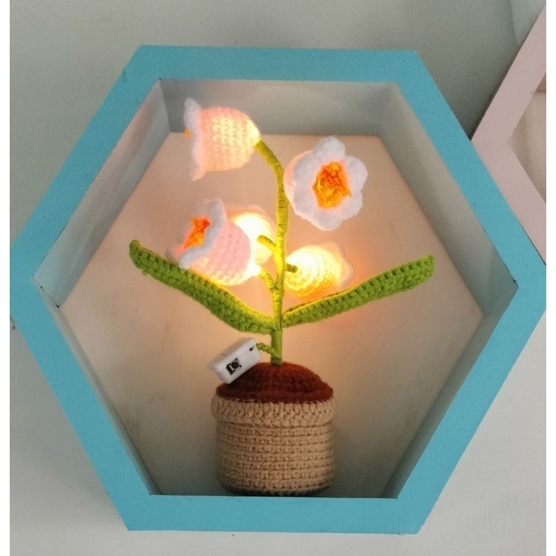 Hiasan dinding rajut//bunga Lily rajut LED// hiasan unik bunga rajut