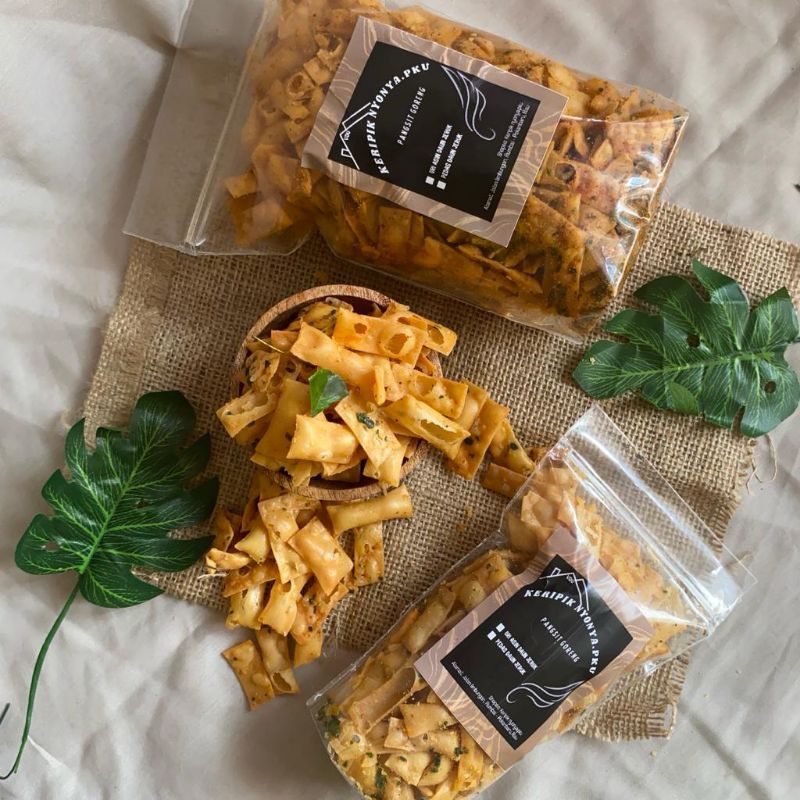 

Keripik pangsit pedas daun jeruk 1kg