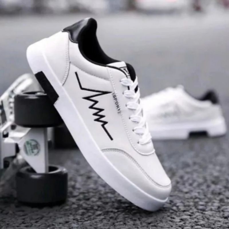 Sepatu Sneakers Tali Pria Hitam Dan Merah