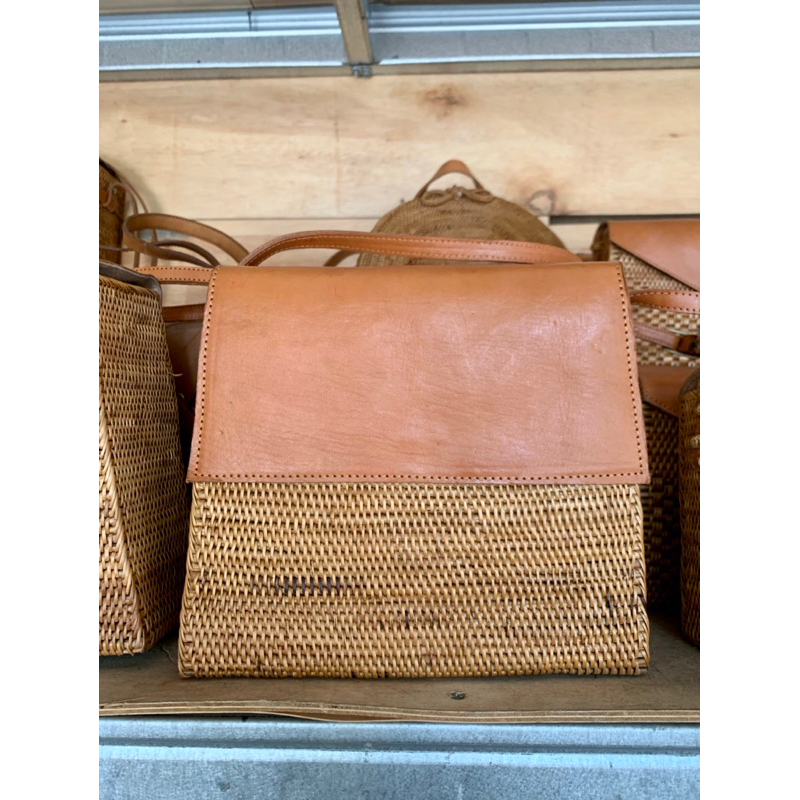 Tas Rotan Kotak Raisa