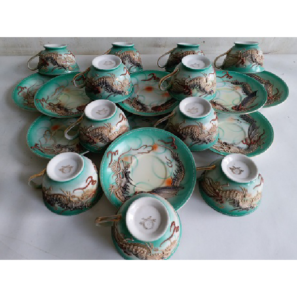 Vintage antik 11cangkir dan 11lepek SATSUMA NAGA peninggalan Djepang