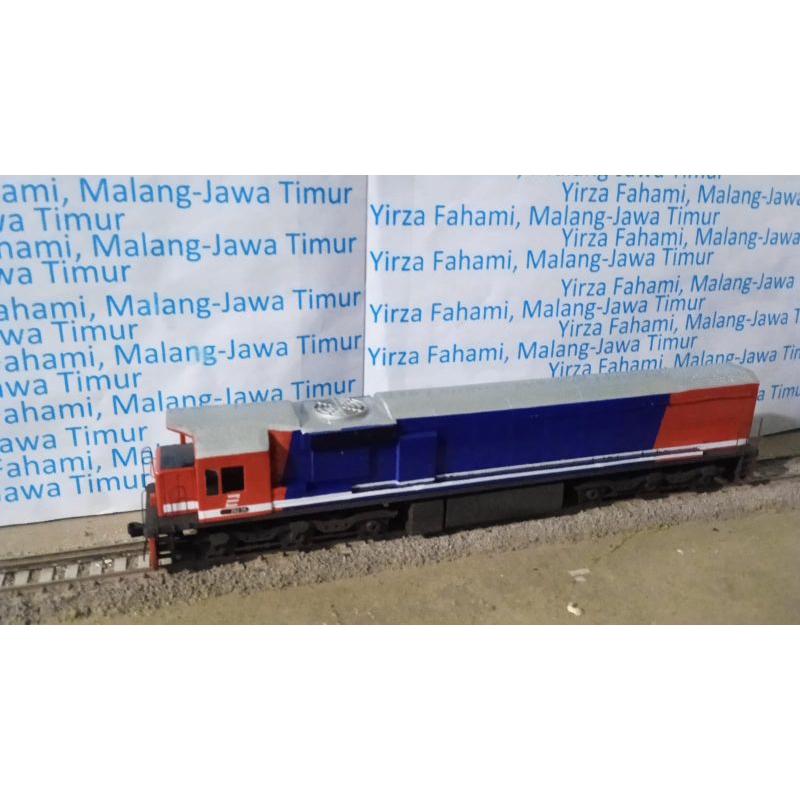 Miniatur Lokomotif Kereta api CC 202 Livery Merah Biru Perumka ( Dummy) tanpa mesin