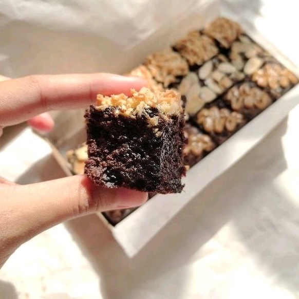 

Fudgy Brownies Sekat 3 Topping
