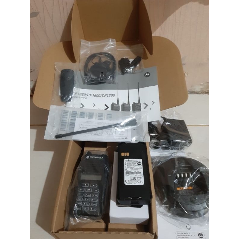 RADIO HT MOTOROLA CP 1660 UHF 435- 480 MHZ LIKE NEW