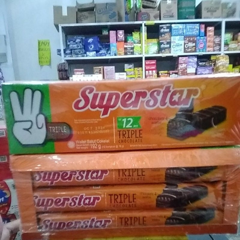 

Wafer Superstar 16gram isi 12 pcs