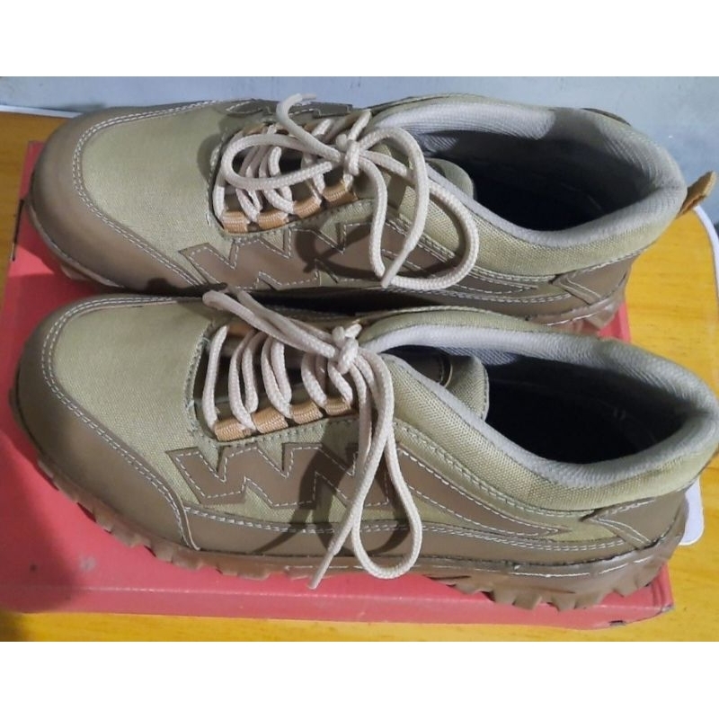 sneaker coklat muda mix coklat tua