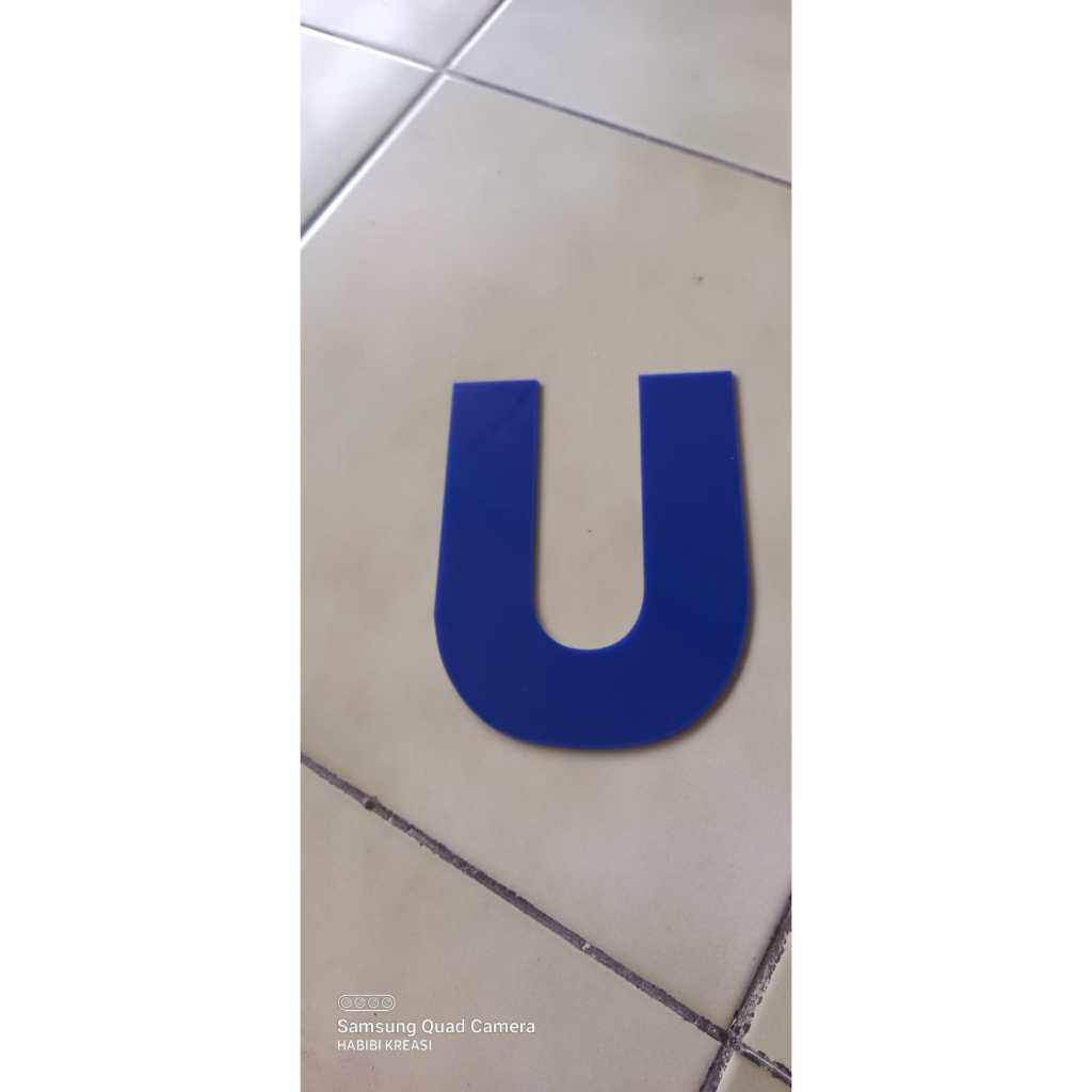 Huruf acrilik custom T 30cm.huruf Timbul Akrilik,Huruf Dekorasi timbul