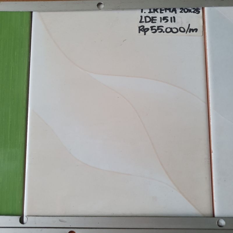 keramik dinding kamar mandi tidur dapur IKEMA 20x25 LDE 1511 glossy