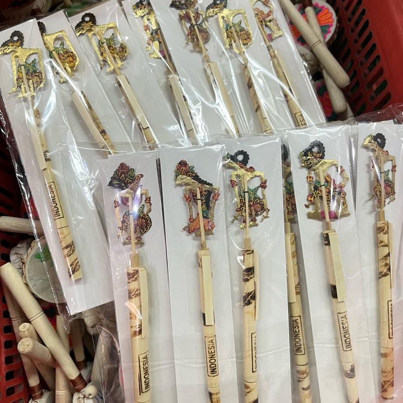 

Pulpen Wayang Kulit Satuan / Bolpen Bambu Souvenir Oleh oleh khas jogja indonesia