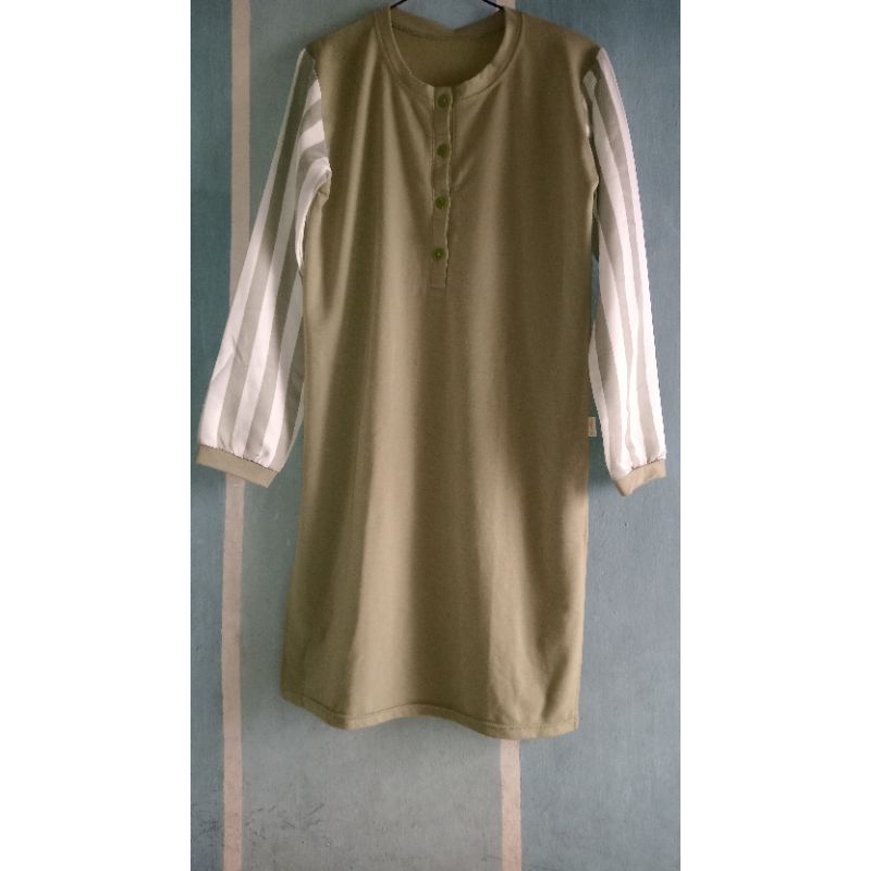 Kemeja blouse baju atasan wanita uniqlo Preloved