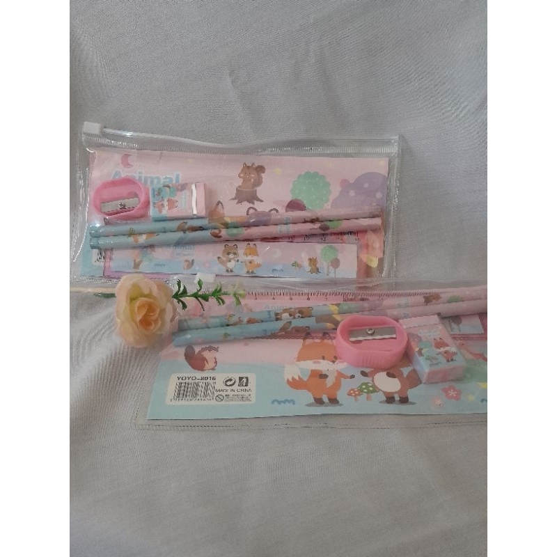 

paket alat tulis plus tempat pensil bening