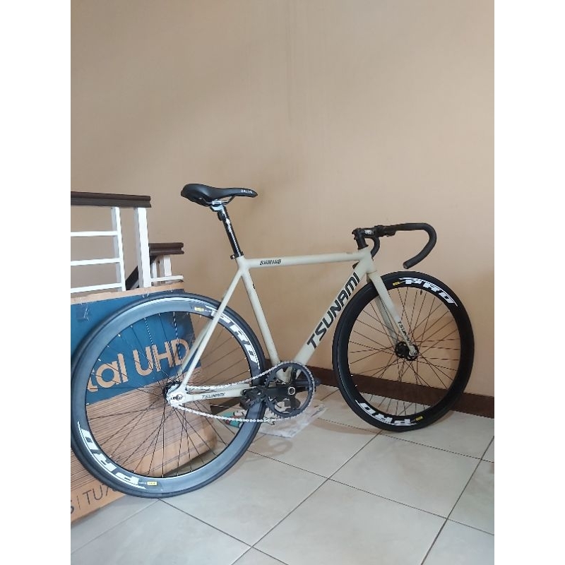 fixie / fixed gear Tsunami SNM 100 fullbike