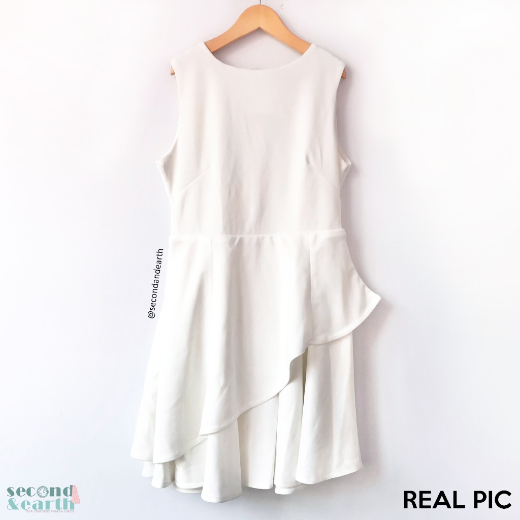 Cerise Shop Mini Dress (M) Terusan Tanpa Lengan Skater Scuba Putih Polos Sleeveless Mini Dress Fit F