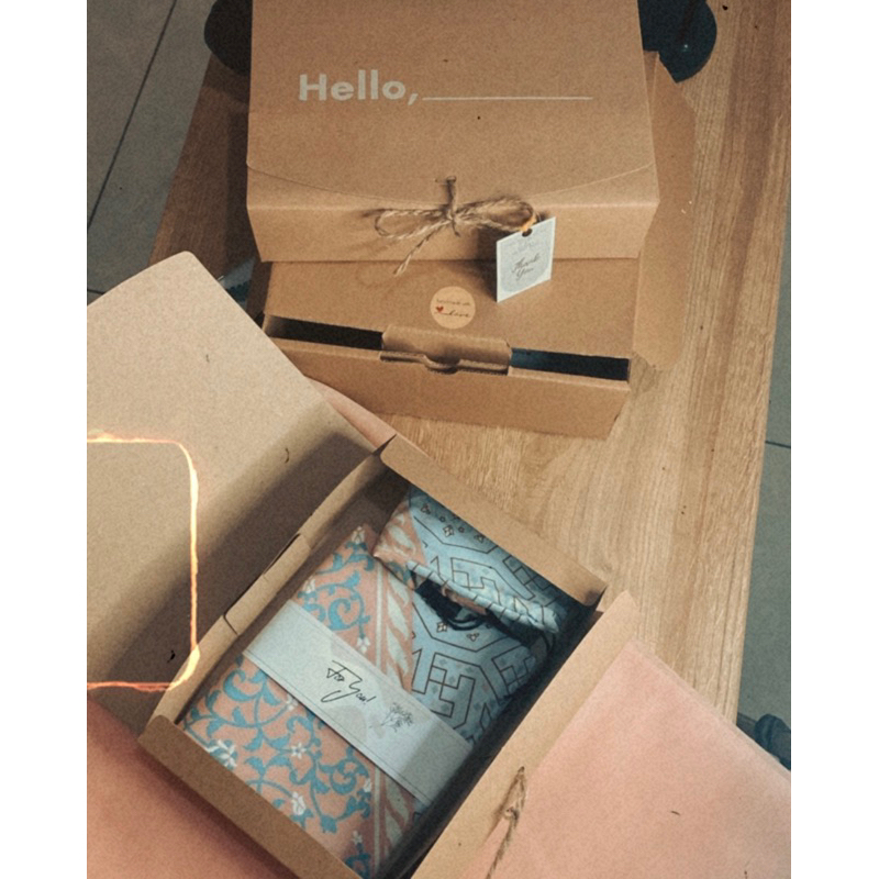 

HAMPERS MURAH LEBARAN HAMPERS IDUL FITRI GIFT BOX LEBARAN NATAL MURAH CHRISTMAS/HAMPERS PARCEL LEBARAN NATAL GIFT BOX SAJADAH GIFT BOX TAS SELEMPANG GIFT BOX ALAT MAKAN SOUVENIR ULTAH SOUVENIR KADO ULANG TAHUN KADO SAJADAH KADO BOTOL HAMPERS BIRTHDAY