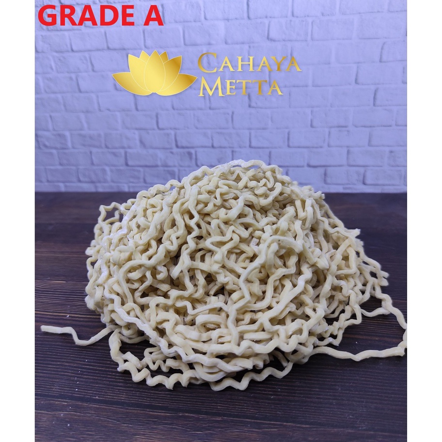 

PROMO SALE Grade A Mie Mentah Bakmi Mentah dengan 3 Telur Bebek 1 kg