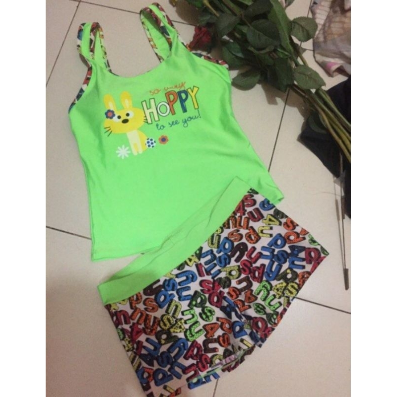 Swimwear Baju Renang Tankini Tanktop dan Short Hijau Neon Motif Alphabet