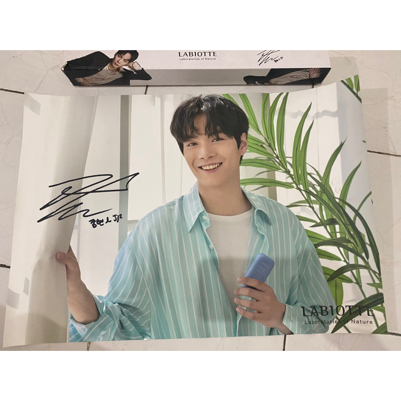 JONGHYUN1 - POSTER KIM JONGHYUN NU'EST LABIOTTE OFFICIAL + TUBE