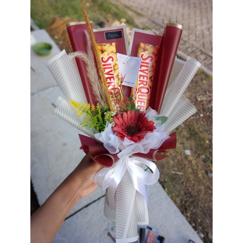 

BUKET SILVERQUEEN KEMASAN 58GRAM/BUKET COKLAT/BUKET VALENTINE PACAR