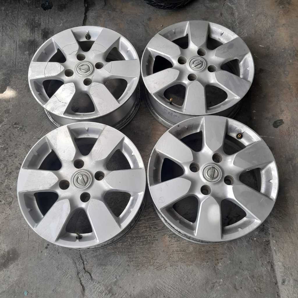 Velg Mobil Bekas Std livina r15x5,5 4x114 et45 silver