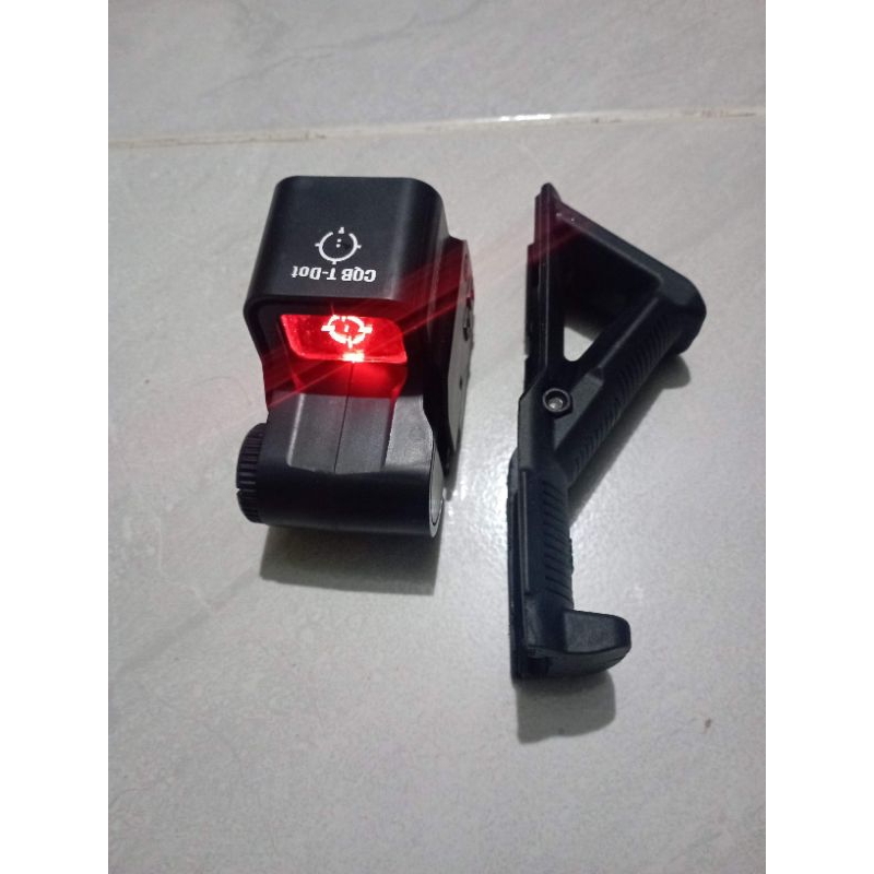 holograpic eotech dummy wgg red dot sight scope mounting picatinyrail foregrip segitiga mainan anak
