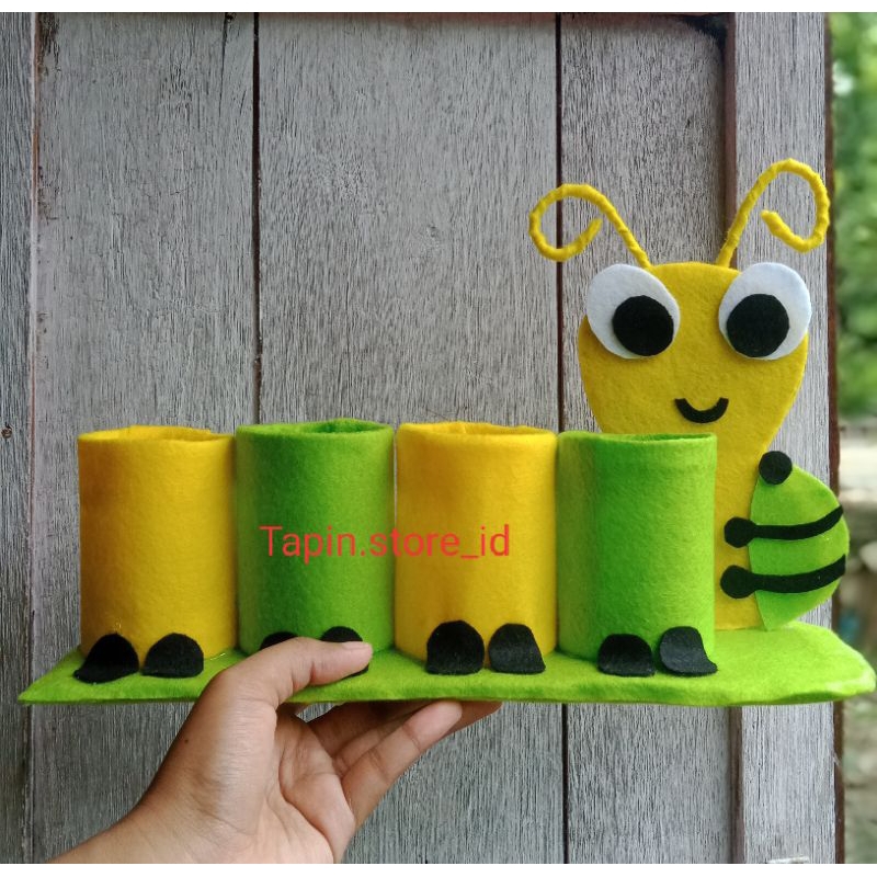 

Kerajinan tangan / Tempat Alat tulis / Prakarya tempat ATK dari botol bekas , prakarya sekolah anak-anak , kerajinan tangan botol plastik, tempat alat tulis sekolah , tempat alat tulis imut