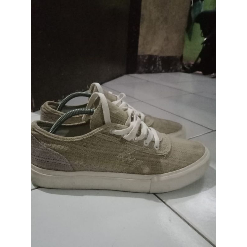 Sepatu Saint Barkley