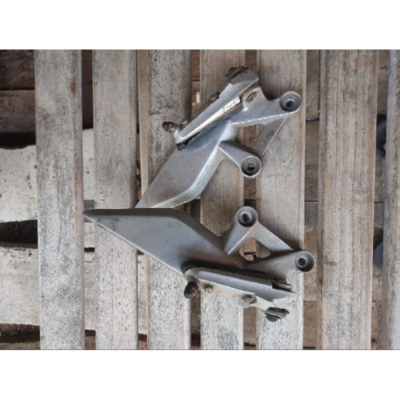 Fostep Postep depan Ijakan kaki Depan Honda Cb 150 R old original
