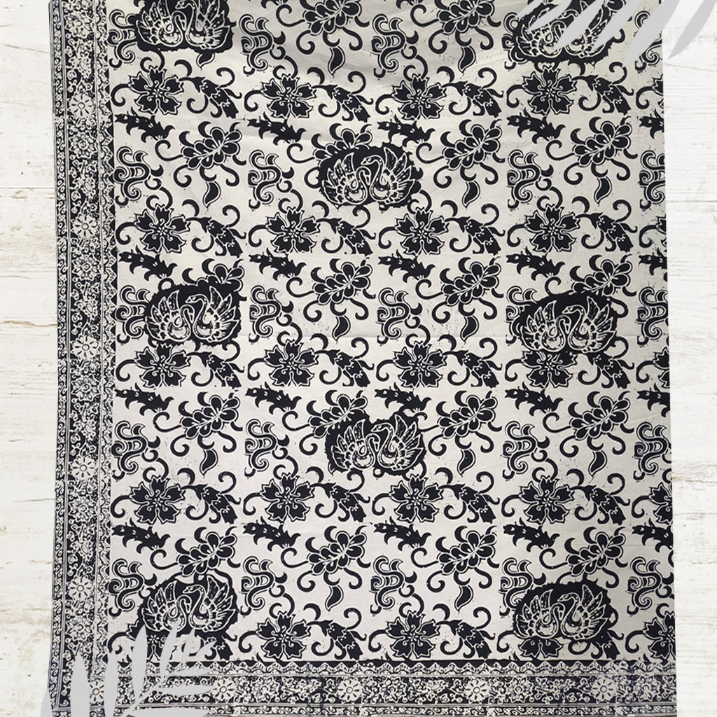Batik jambi motif angso hitam putih| dasar bahan baju (Panjang.2m Lebar.105cm)