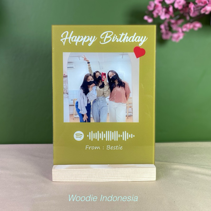 

Giftbox Hampers Spotify Custom Foto Spotify Akrilik Gift Akrilik Led Kado Ulang Tahun, Wisuda dan Pernikahan