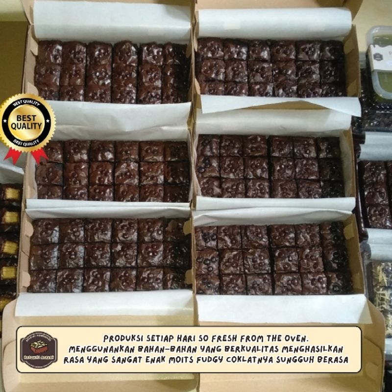 

FUDGY BROWNIES PANGGANG/BROWNIES SEKAT TOPPING FULL CHOCHOCHIPS LEMBUT DAN ENAK