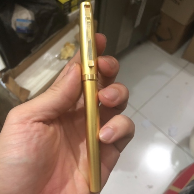 

Miliki Bolpen roller ball emas VJP